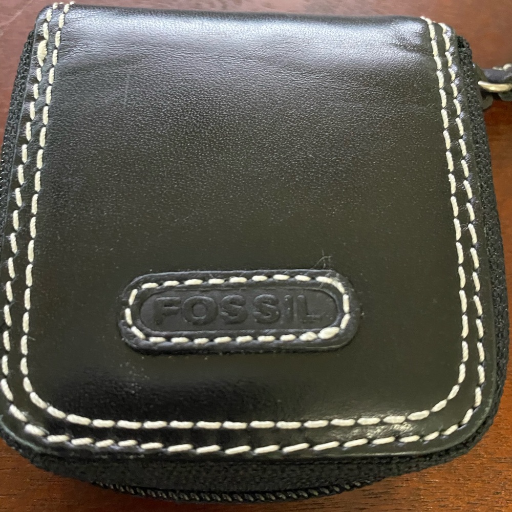 Fossil Contacts Case